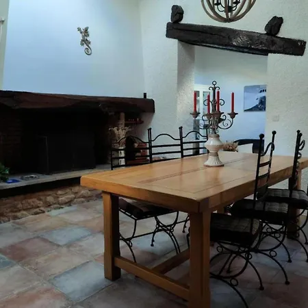 Guest house Les Du Mas Peu Del Causse Sainte-Colombe-de-la-Commanderie